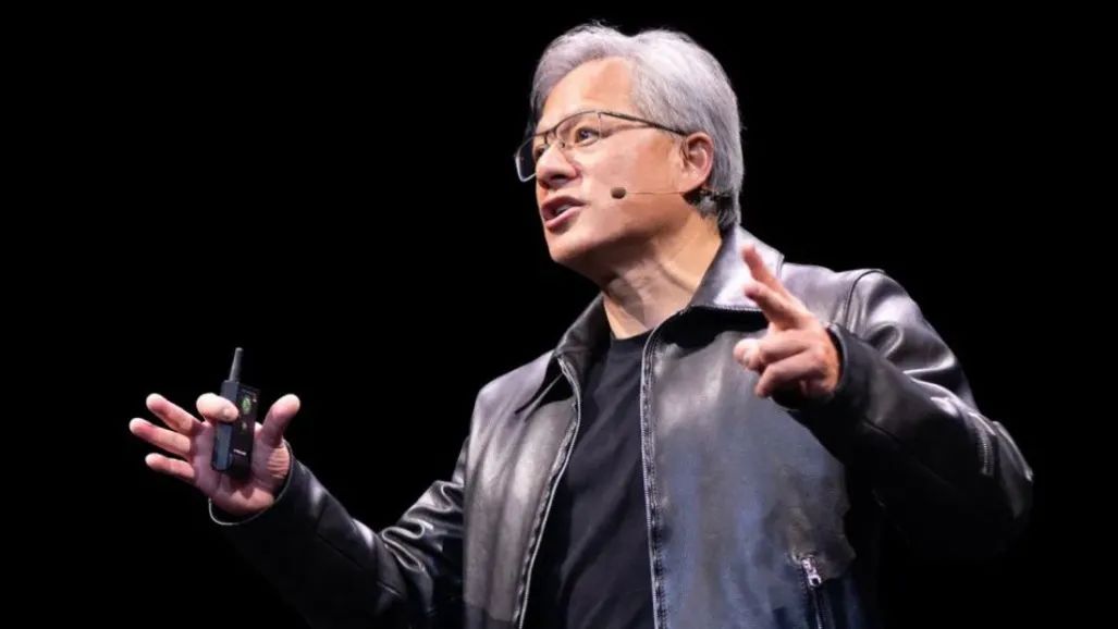 炸了场了！黄仁勋凌晨放大招：英伟达GTC 2025的“核弹”与“冷箭”