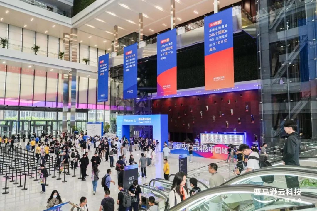 2025年亚马逊云科技峰会，好玩得过分