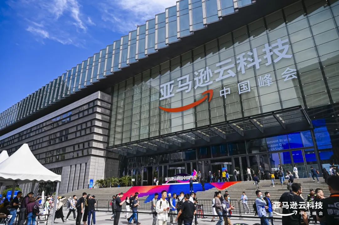 2025年亚马逊云科技峰会，好玩得过分